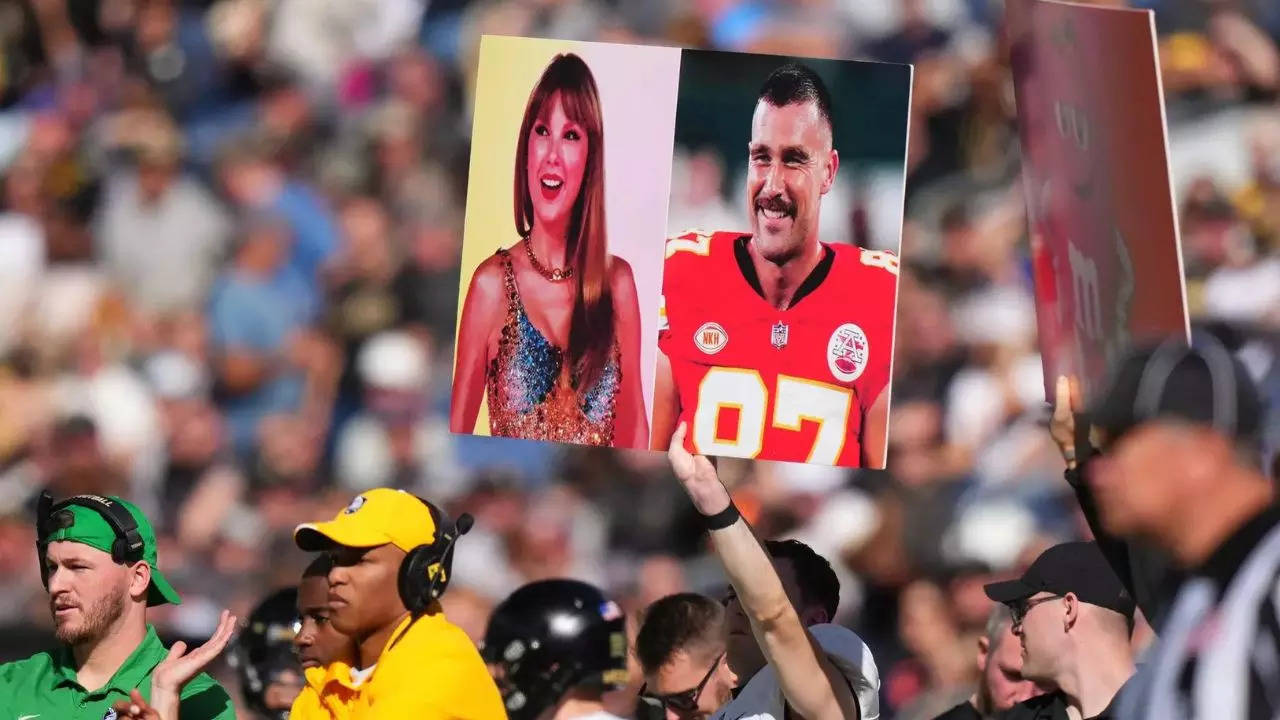 Taylor Swift spotted at Lambeau Field during Sunday's game