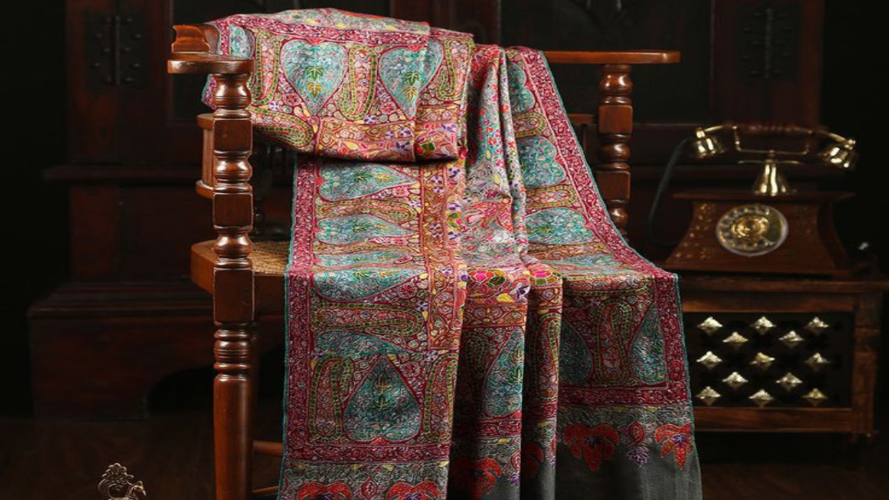 Learn How To Identify Pure Pashmina Shawls