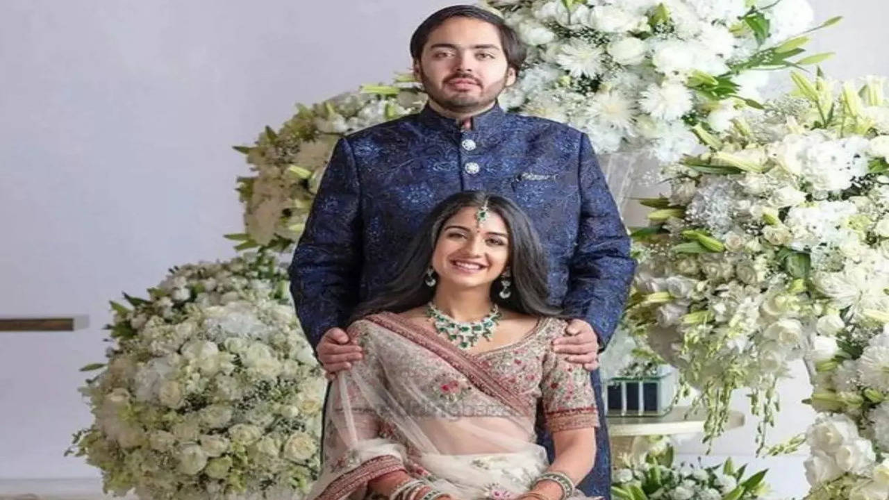 Anant Ambani-Radhika Merchant Relationship: Body language expert decodes Anant  Ambani and Radhika Merchant's relationship