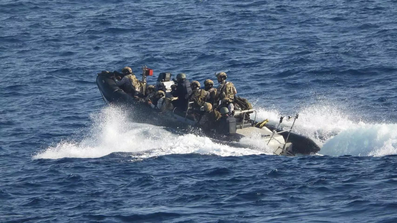 Indian Navy foils another piracy attempt along Somalia coast | India News -  