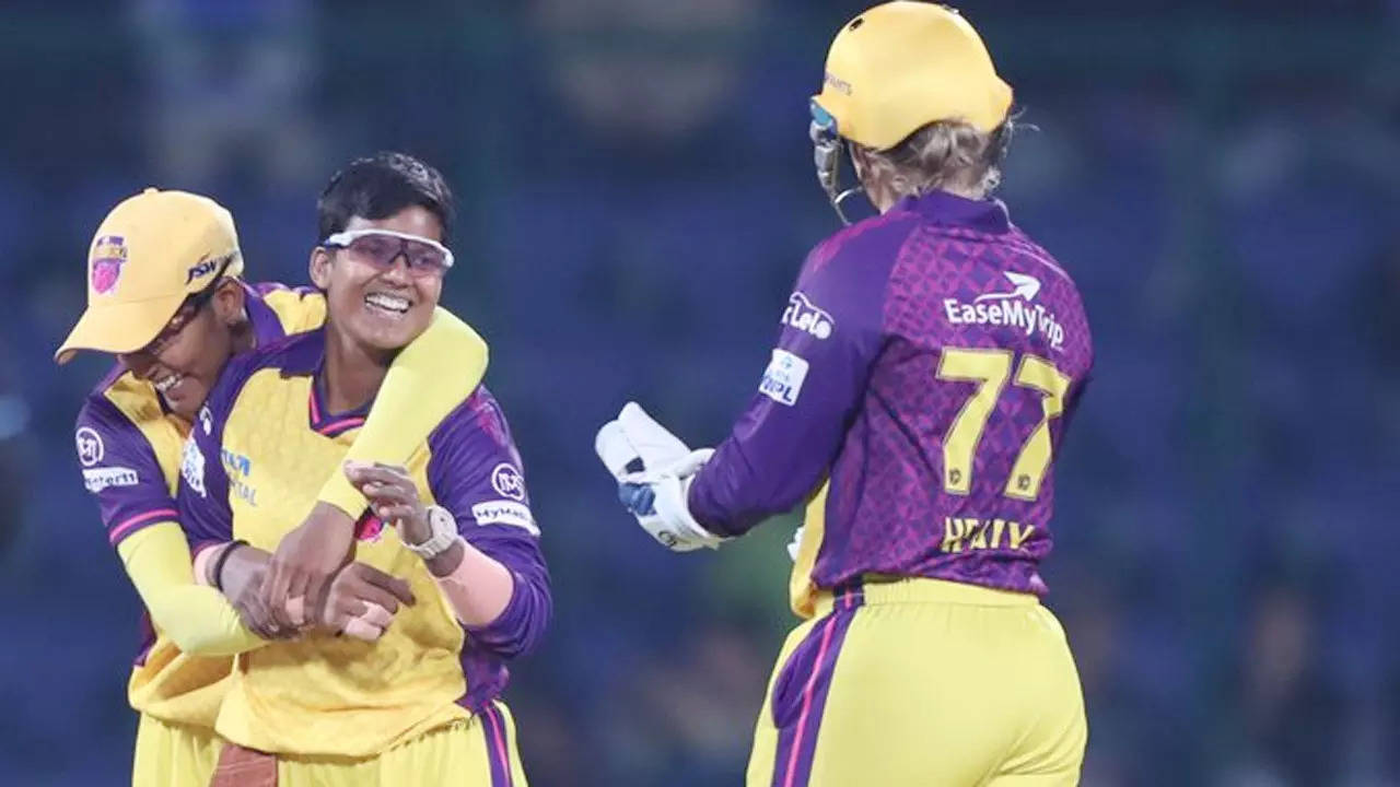 Deepti Sharma's all-round show fashions UP Warriorz's thrilling 1-run win  over Delhi Capitals in WPL | Cricket News - Times of India