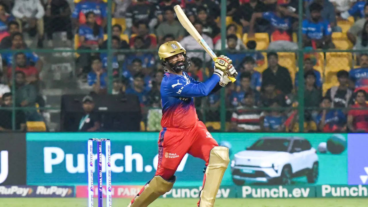 Dinesh Karthik's Late Blitz Powers RCB to Thrilling Win Over Punjab Kings