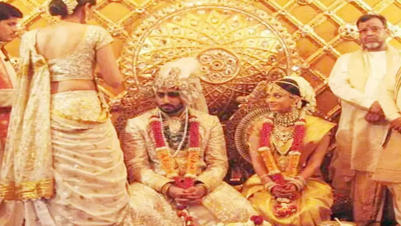 aishwarya rai wedding dress designer Aishwarya Rai Bachchan: Revisiting the regal wedding day outfit of Aishwarya  Rai Bachchan