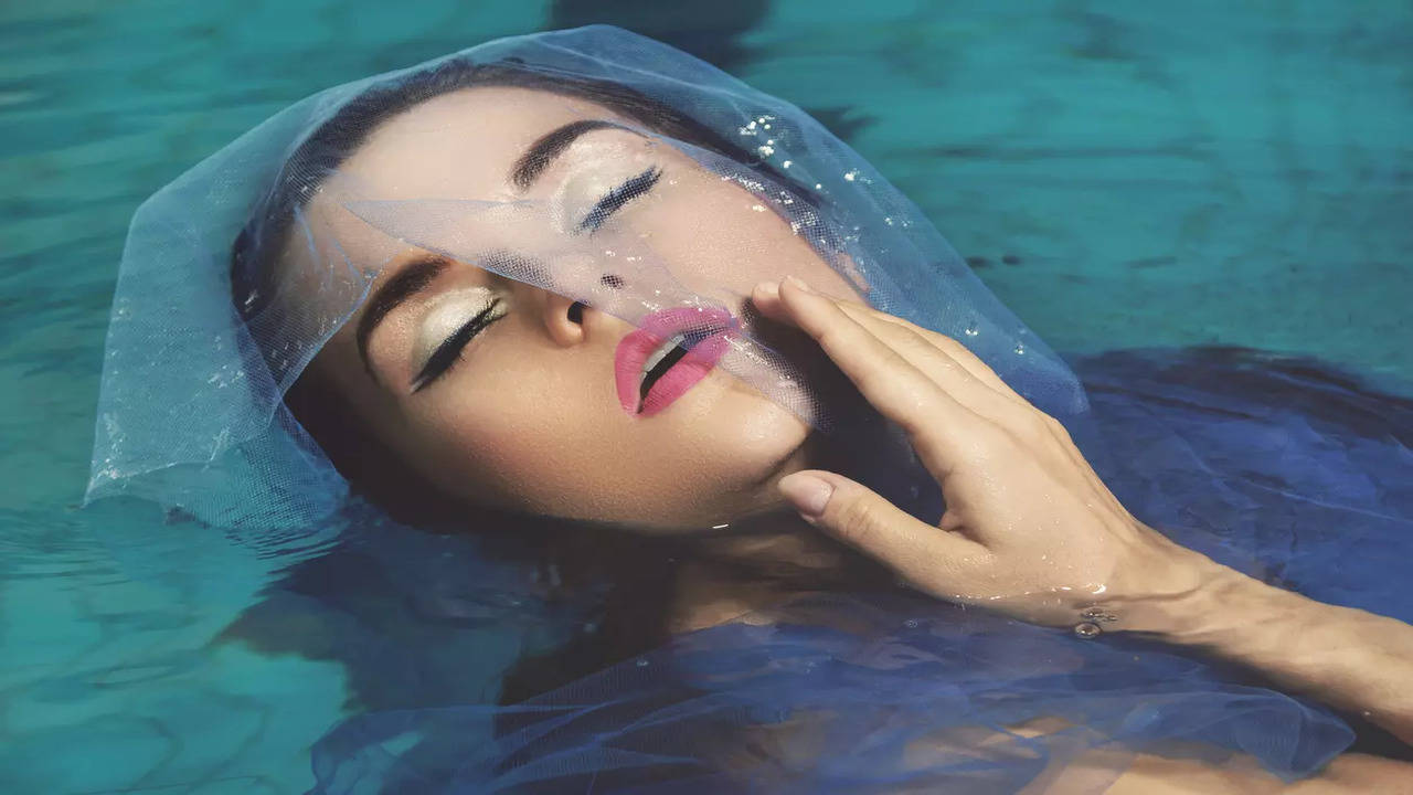 Waterproof makeup: 9 ways to make sure your look lasts from the pool to the  sweaty summer sun - FASHION Magazine