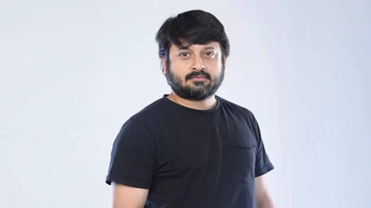 Shiboprosad Mukherjee meets with an accident on the sets of 'Bohurupi',  gets admitted to the hospital | Bengali Movie News - The Times of India