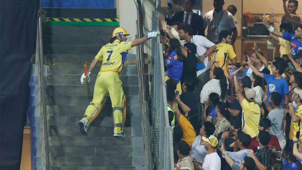 Dhoni's Heartwarming Gesture and CSK's Dominant Win Over Mumbai Indians