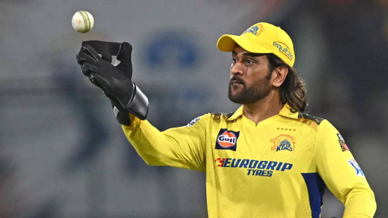 MS Dhoni Becomes First Player to Take 150 Catches in IPL History