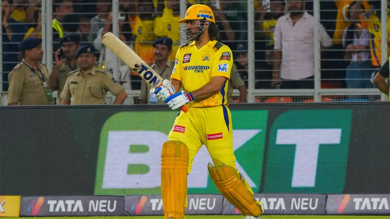 Irfan Pathan Advocates for Dhoni to Bat Higher for CSK in Crucial IPL Match