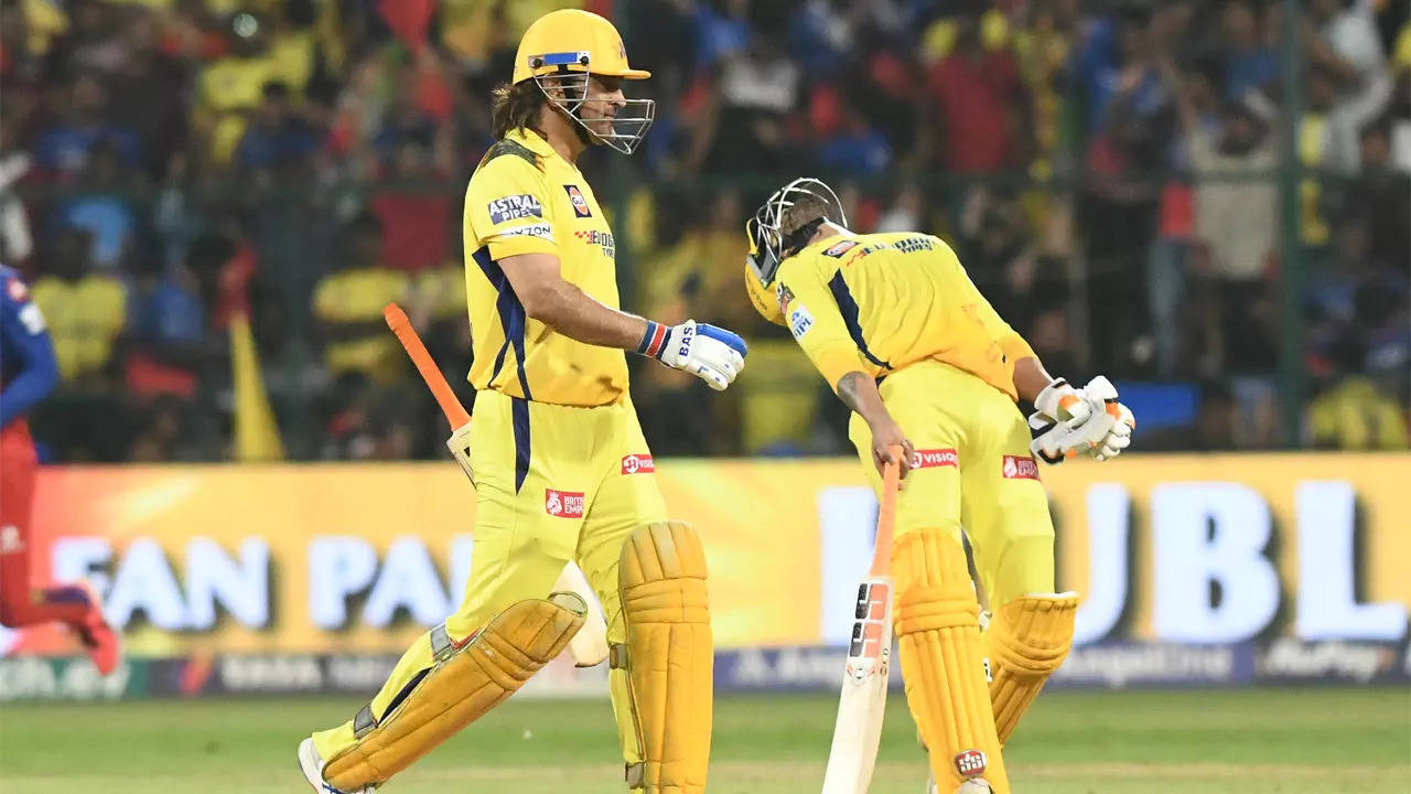 Dhoni's Dismissal Cost CSK Playoff Spot, Says Aakash Chopra