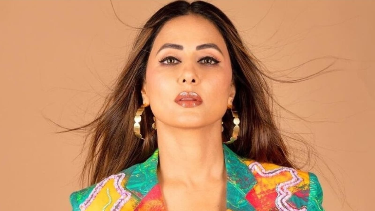 Hina Khan pens an inspiring note as she undergoes treatment for Breast  Cancer, writes 'Scarred not scared' | - Times of India