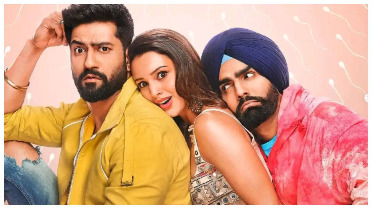 Shah Rukh Khan and Juhi Chawlas Mere Mehboob recreated for Vicky Kaushal  and Triptii Dimris Bad Newz | Hindi Movie News - Times of India