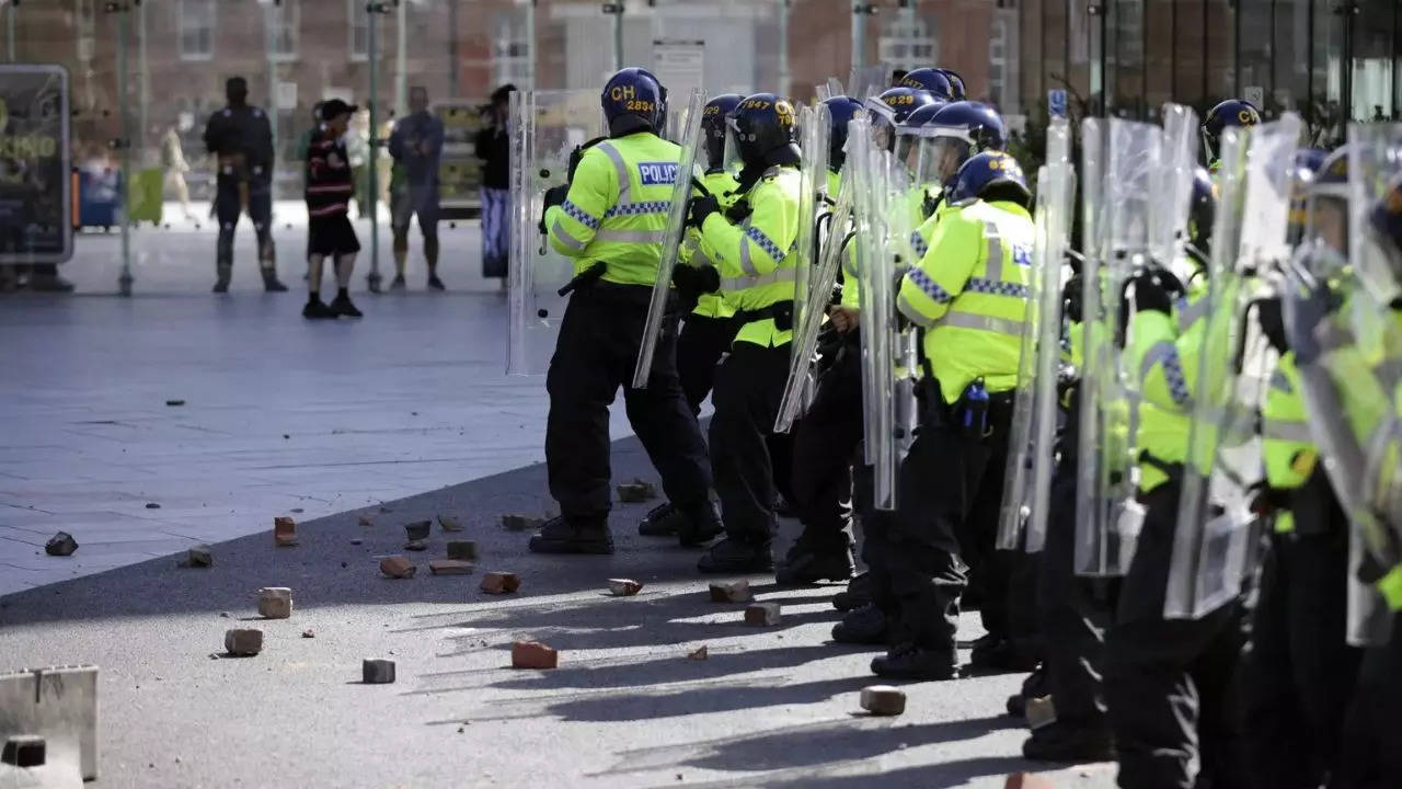 Sri Lankan Cricketers Express Safety Concerns Amidst UK Riots