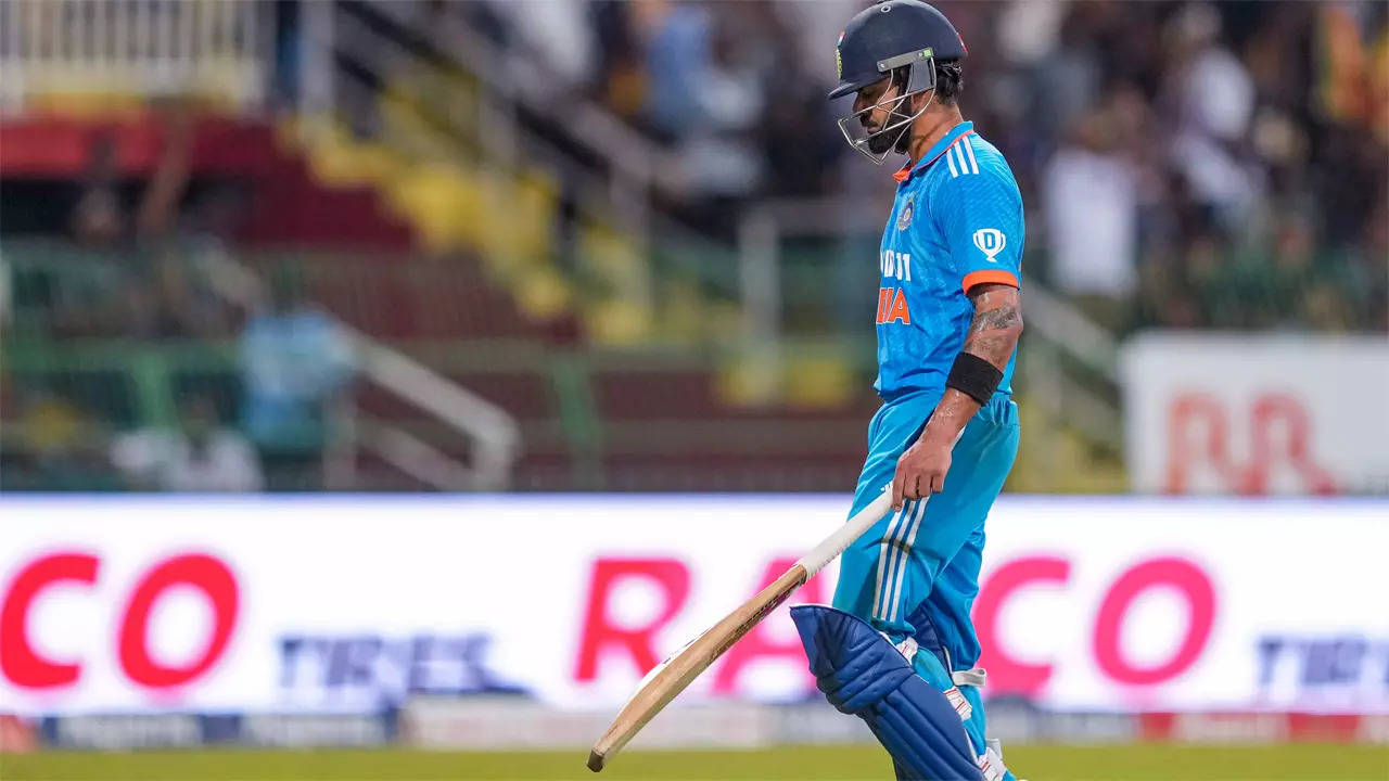 Dinesh Karthik Defends Virat Kohli's Form Amidst India's ODI Series Loss to Sri Lanka