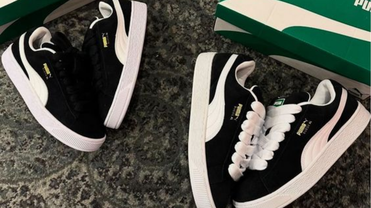 Black sneakers vs white sneakers online