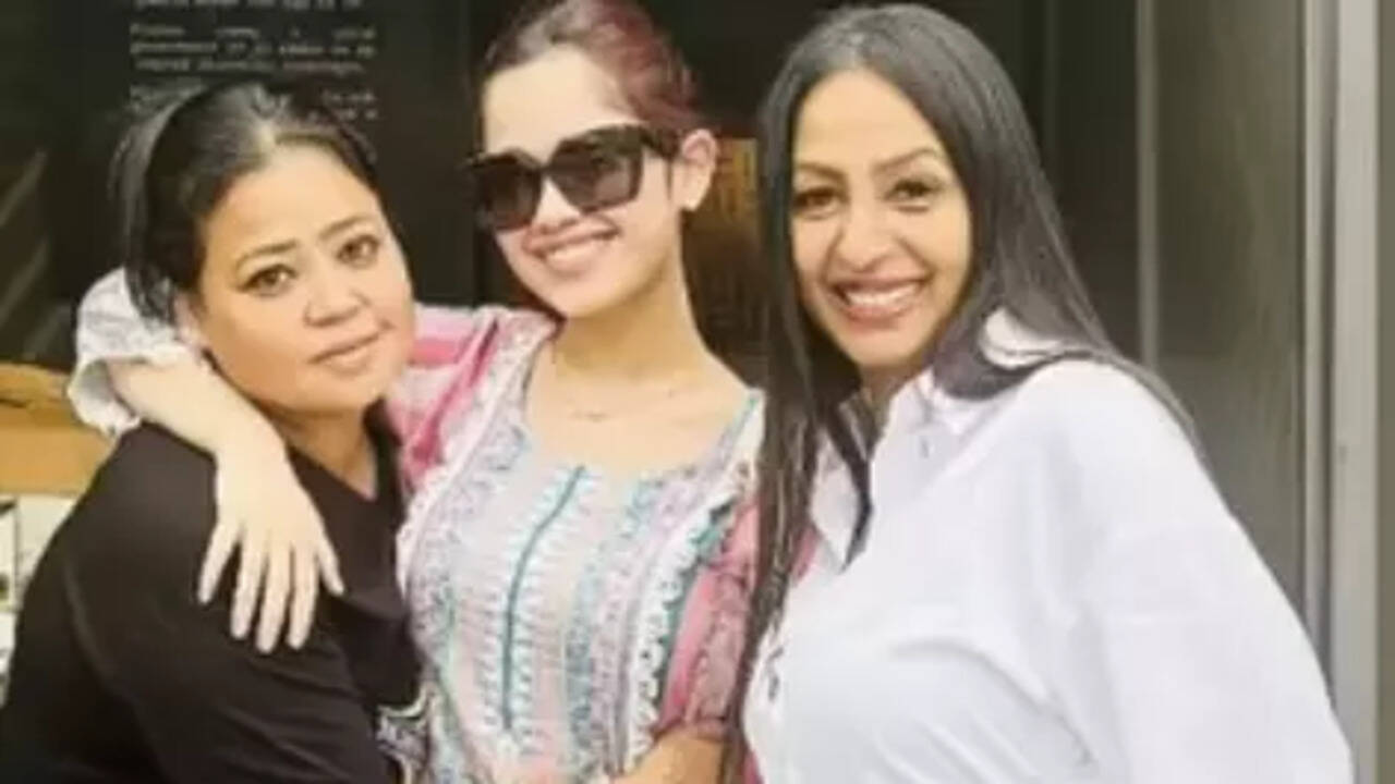 Laughter Chefs Bharti Singh, Kashmera Shah, and Jannat Zubair reunite for  a fun time; see pics | - The Times of India