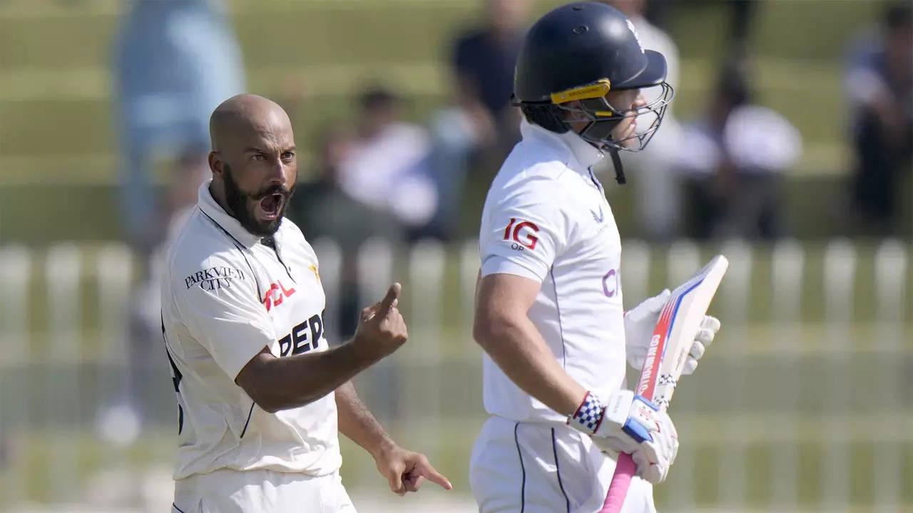 Pakistan's Spinners Crush England, Clinch 2-1 Test Series Win