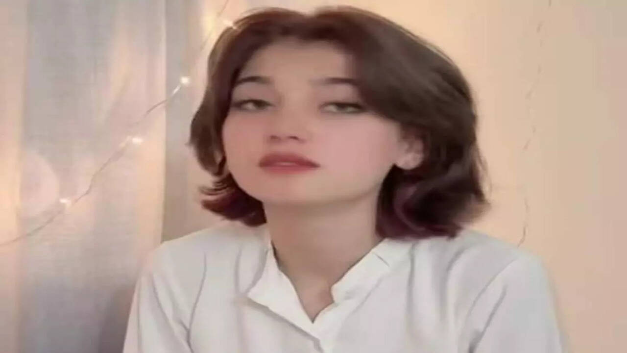 Now Pakistani TikToker Imsha Rehmans alleged obscene video leaked online -  Times of India