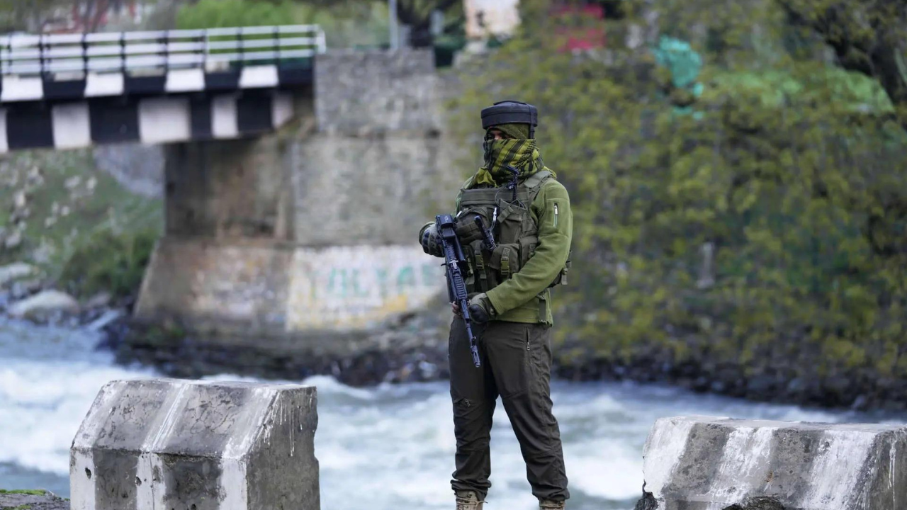 Security Forces Engage in Encounter with Terrorists in Jammu and Kashmir's Awantipora