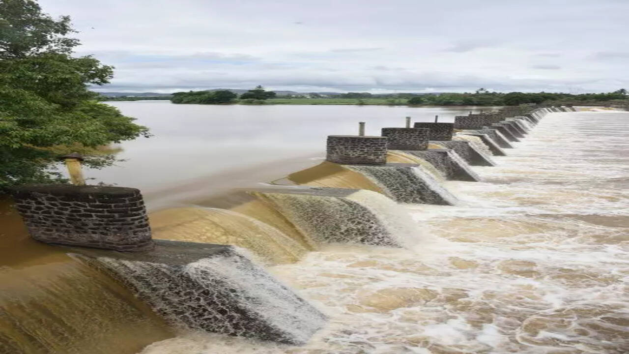 Low-pressure system over Bay of Bengal likely to boost Maha monsoon onset |  Pune News - Times of India