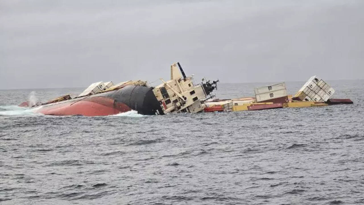 Cargo ship sinking off Kerala coast: Experts explain insurance coverage | Kochi News - Times of India