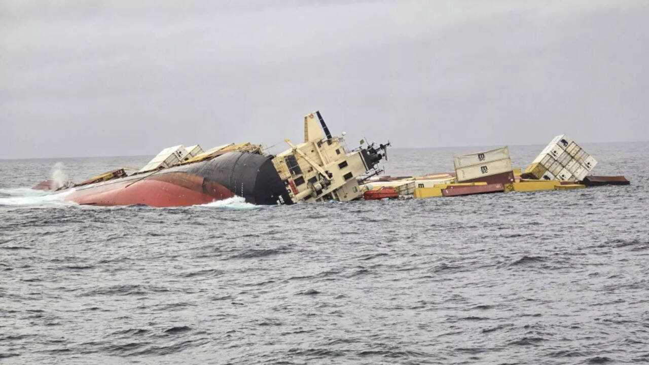 Why the sinking of a cargo ship is a worry all along Kerala's coast - The  Times of India