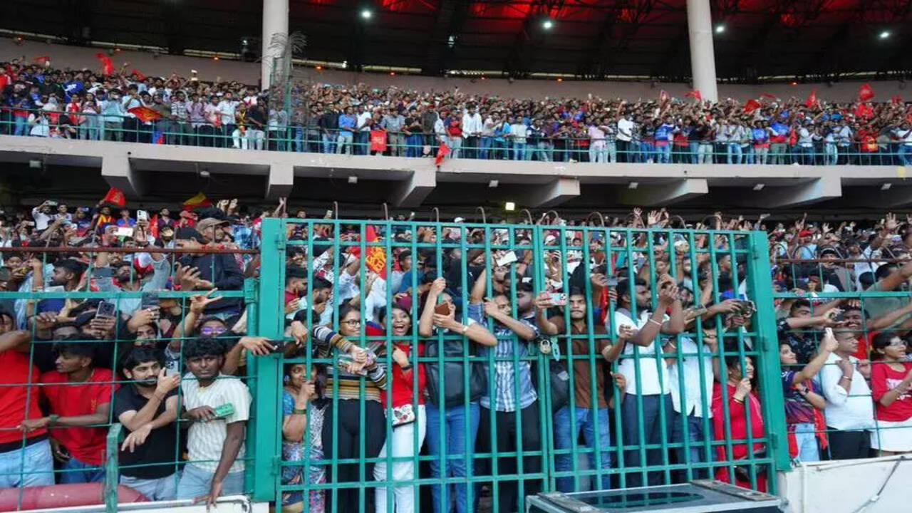 The crowd was unlike any IPL match — much more unruly and aggressive': How  further disaster was thwarted on top tiers of Bengaluru's Chinnaswamy  Stadium | Bengaluru News - Times of India