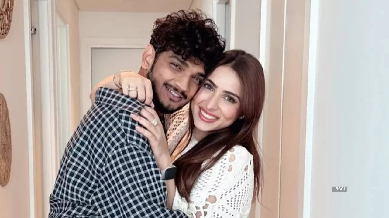 Munawar Faruqui and wife Mehzabeen