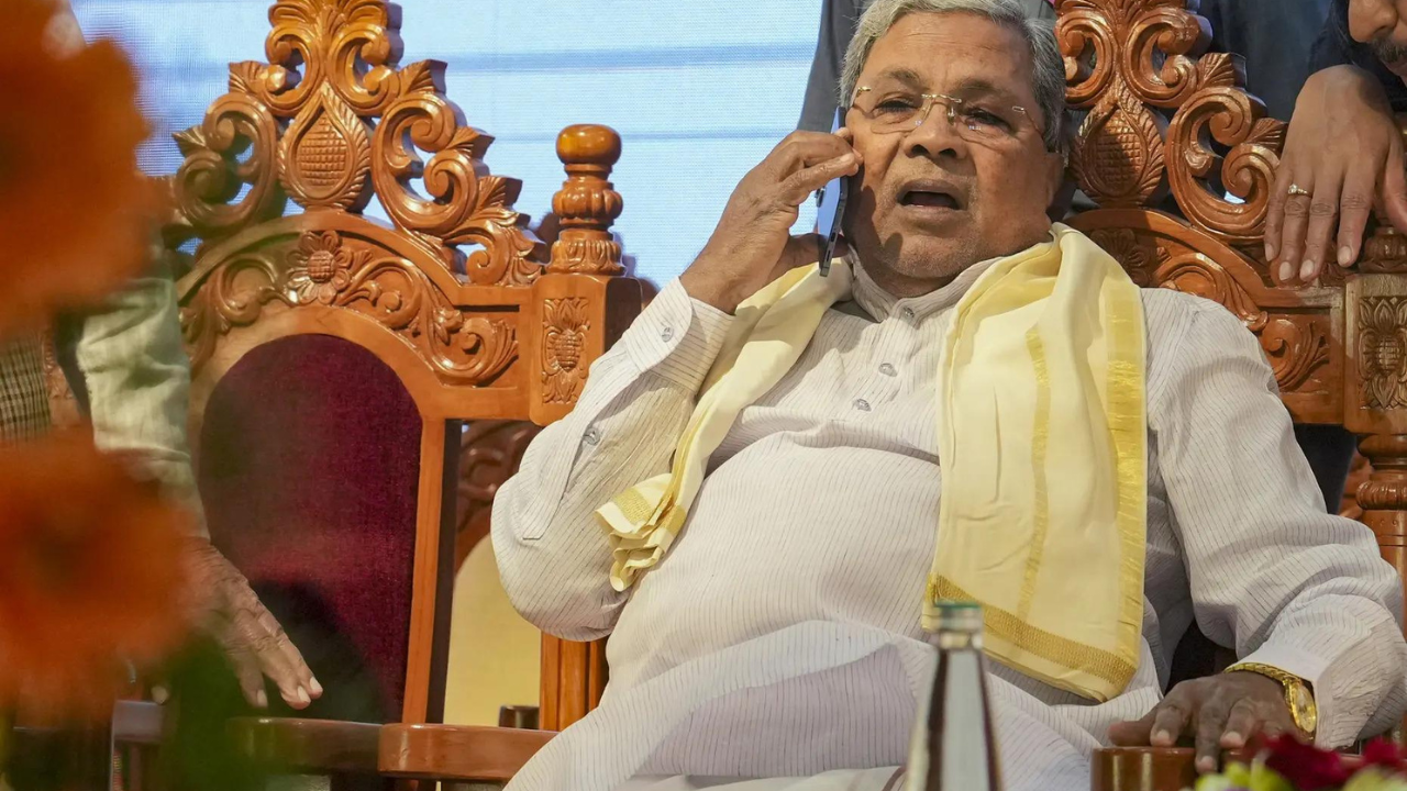 Phone tapping govt': BJP accuses Siddaramaiah-led Congress of spying on governor's  phone in Karnataka Assembly | India News - The Times of India