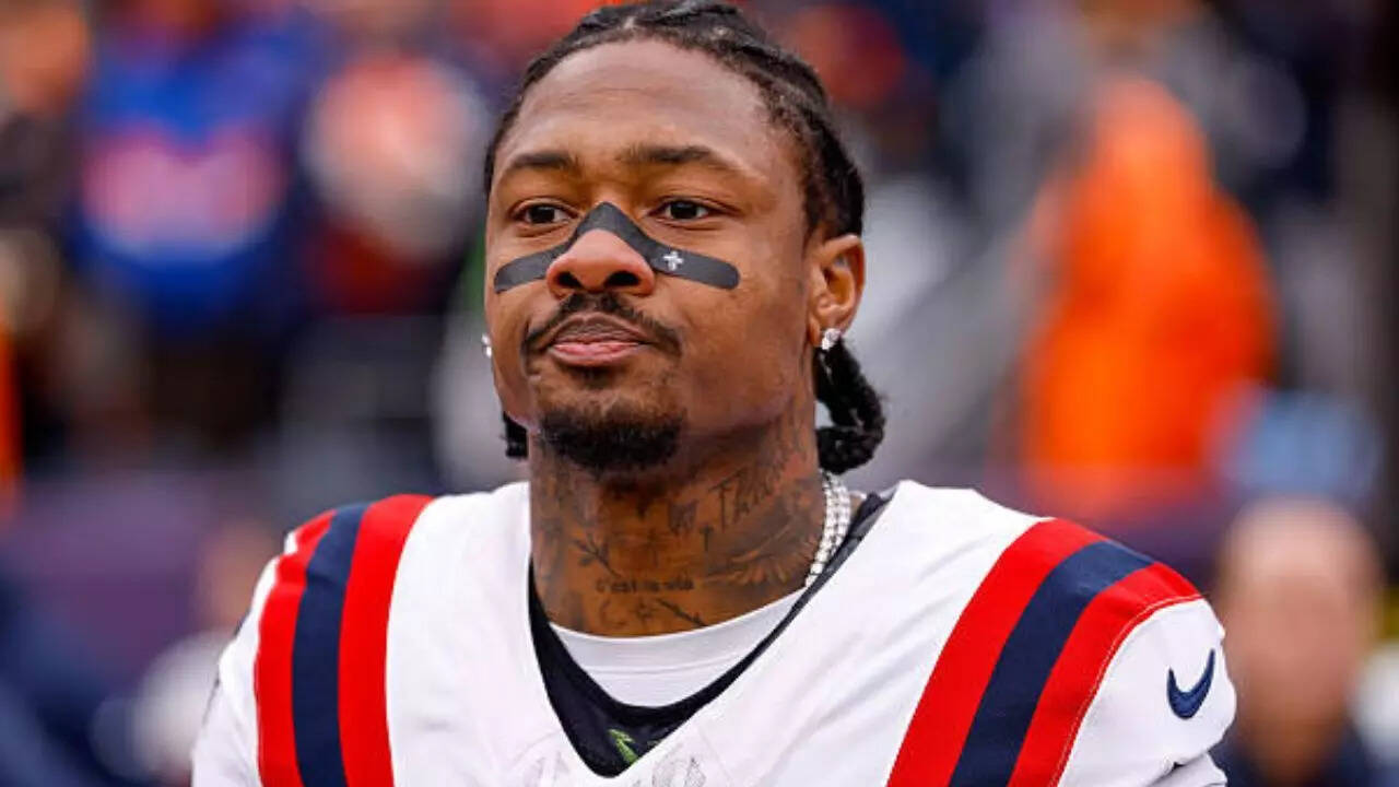 Stefon Diggs left devastated as the New England Patriots fell short against  the Seattle Seahawks in Super Bowl LX | NFL News - The Times of India