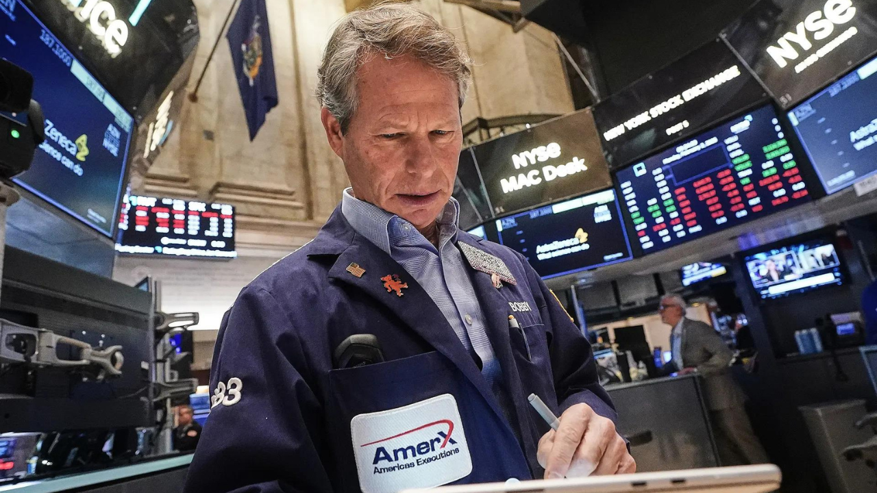 US stock markets today (April 8, 2026): Dow jumps 1,300, S&P 500 gains 2.4%; crude oil tumbles toward $90 on Iran ceasefire