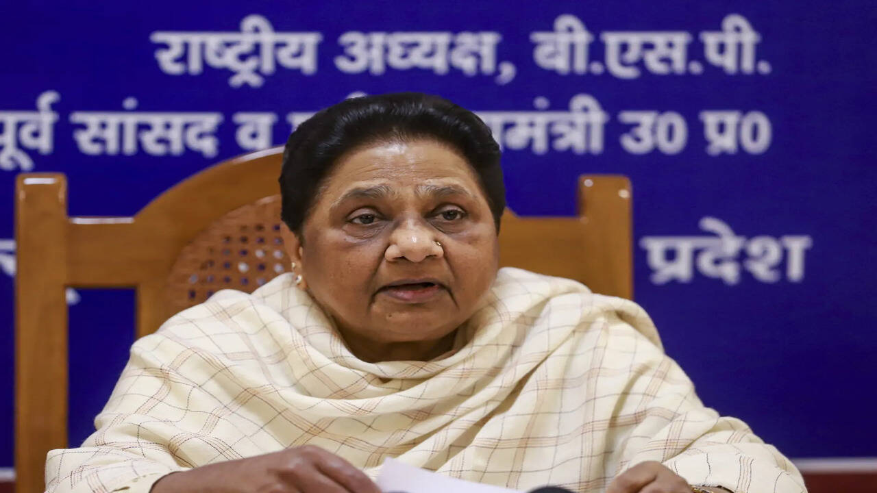 Congress Issues Notices Over Dalit Leaders’ Visit to Mayawati’s Home