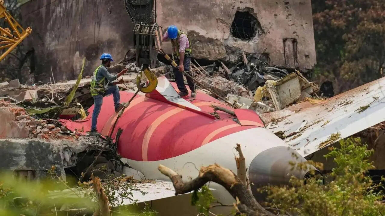Air India asking kin of crash victims to waive claims before facts known' | India News - The Times of India