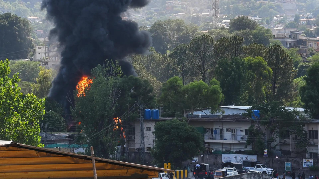 Pakistan Strikes Afghanistan; Civilian, Militant Death Tolls Disputed | Quick Digest