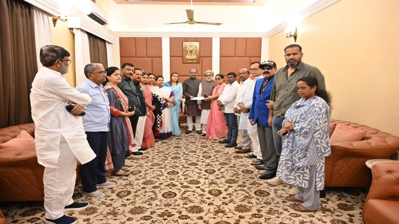 TMC rebels, with one MP above 2/3rd mark, eye merger with little-known regional party