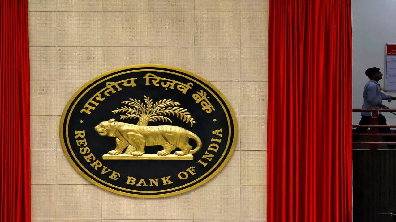 RBI retains Rs 1 lakh cr threshold for upper layer