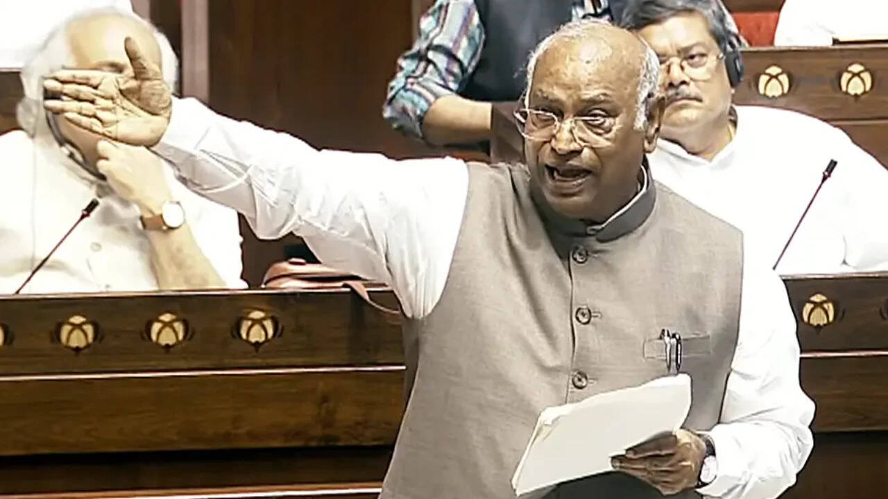 Rajya Sabha MP Moves Supreme Court Over Alleged Police Brutality During NEET Protests | Quick Digest