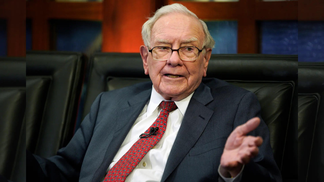 Warren Buffett once refused to chase down his wife’s lost credit card, here’s the strange reason the billionaire gave for his decision