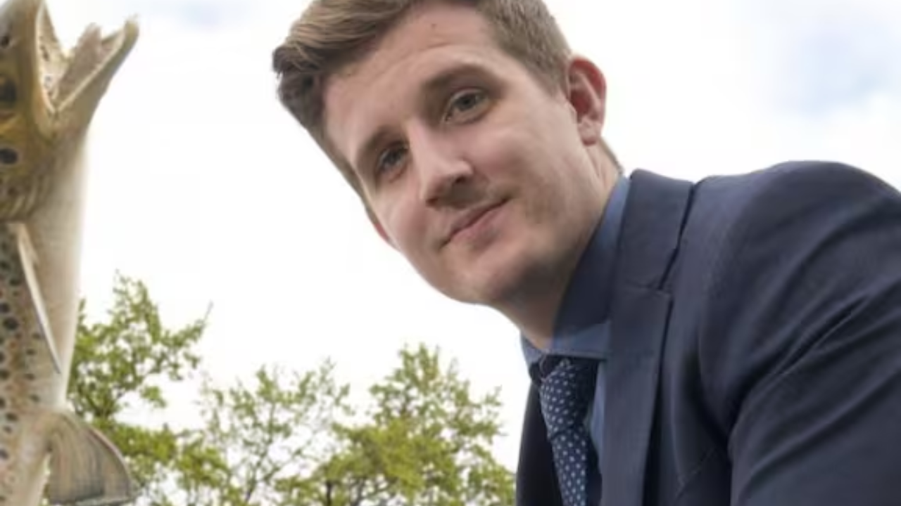 At 23, Ben Bell became New Zealand's youngest mayor by just 8 votes; after a no-confidence fight, he won re-election in 2025