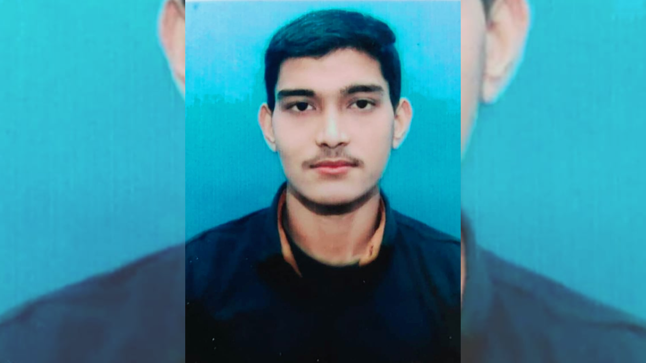 Wheelchair-Bound After Train Attack, 25-Year-Old Prepares for UPSC and ...