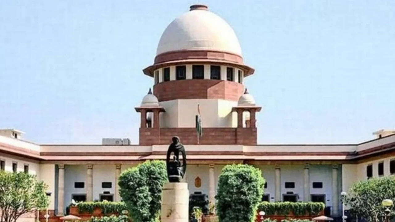 SC Bar Association Files Criminal Contempt Plea Against Sanjay Raut and Nikhil Wagle