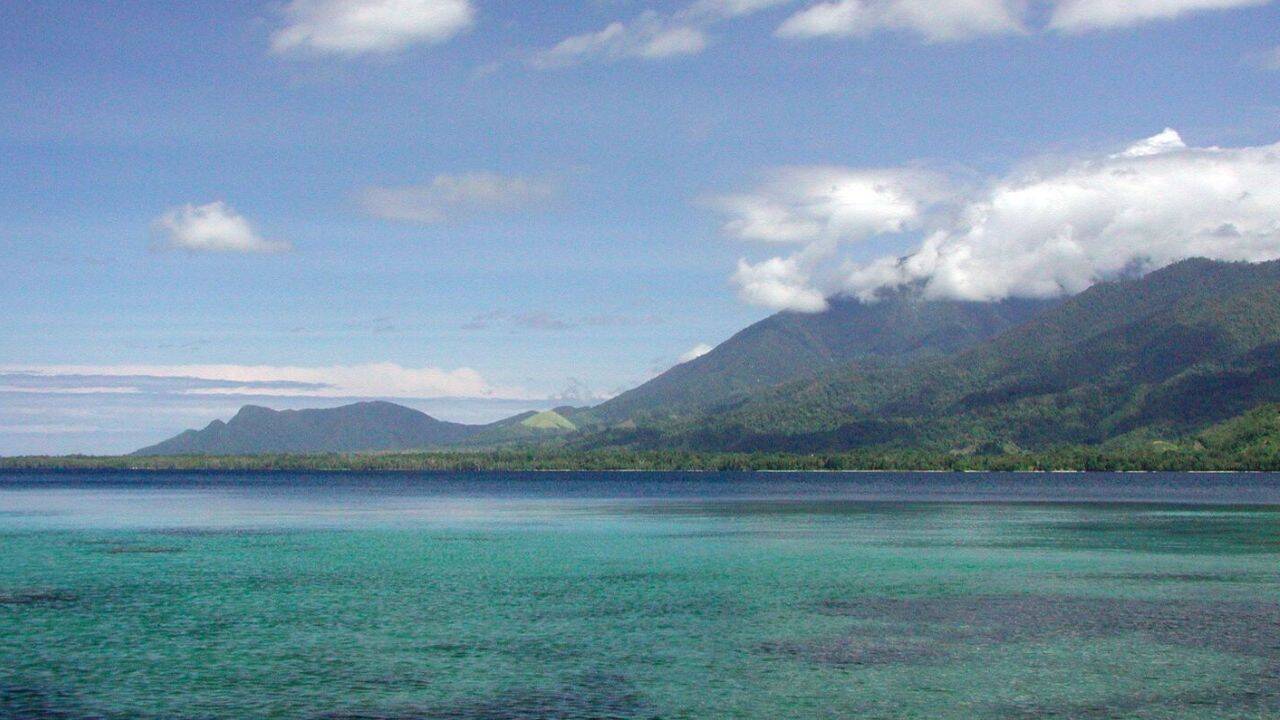 Rock that sank over 90 kilometres into Earth reveals a sharp shift in thermal gradient