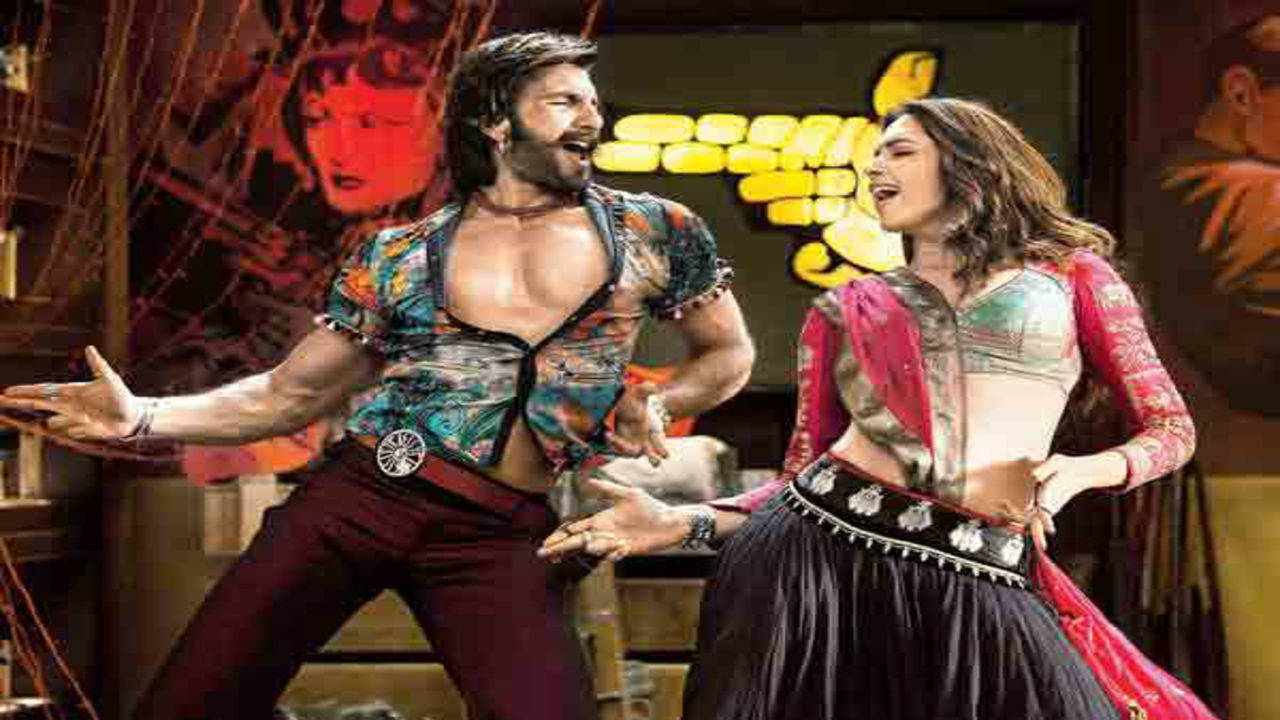 Was Ranveer Singh flaunting his 'Padmavati' look at Umang 2017?, Bollywood  Bubble