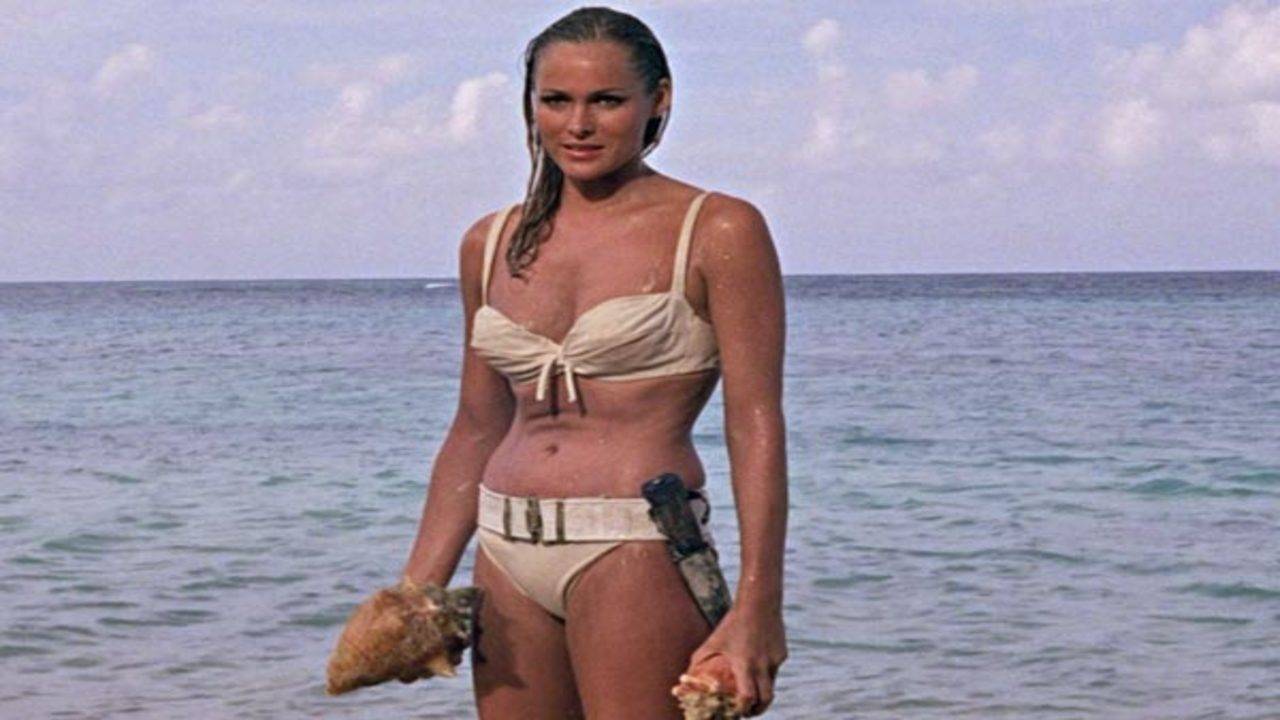 Top 10 Hottest Bond Girls