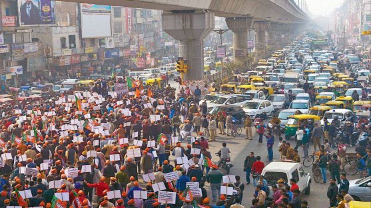 East Delhi chokes on filth, snarls