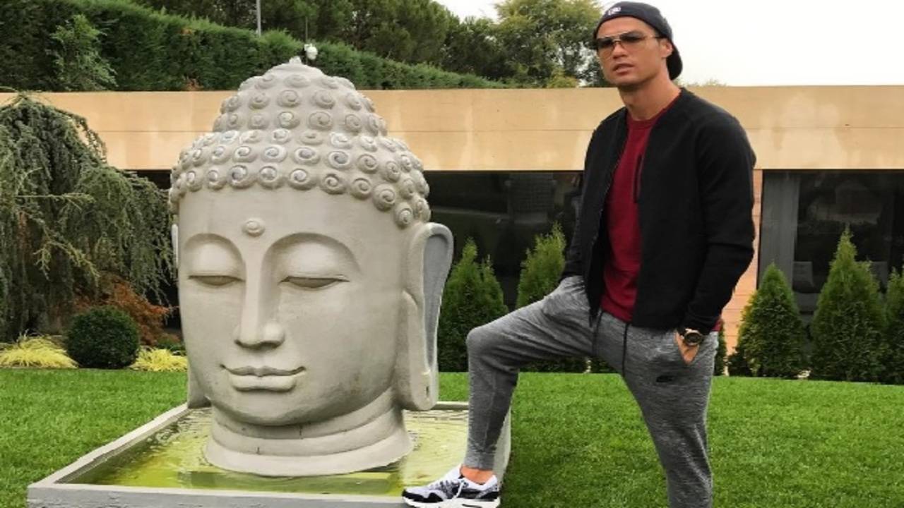 Cristiano Ronaldo slammed for uploading 'culturally insensitive' photo of  himself with a Buddha statue | Football News - Times of India