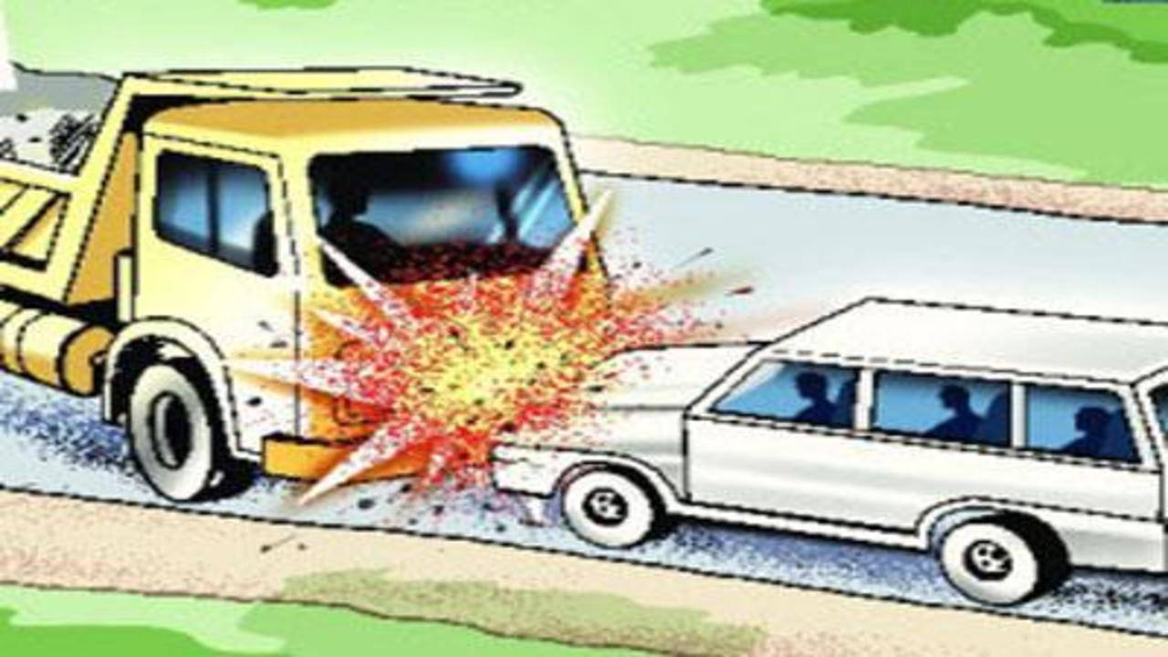 26 injured as drunk truck driver moves parked TNSTC bus, rams tree |  Coimbatore News - Times of India