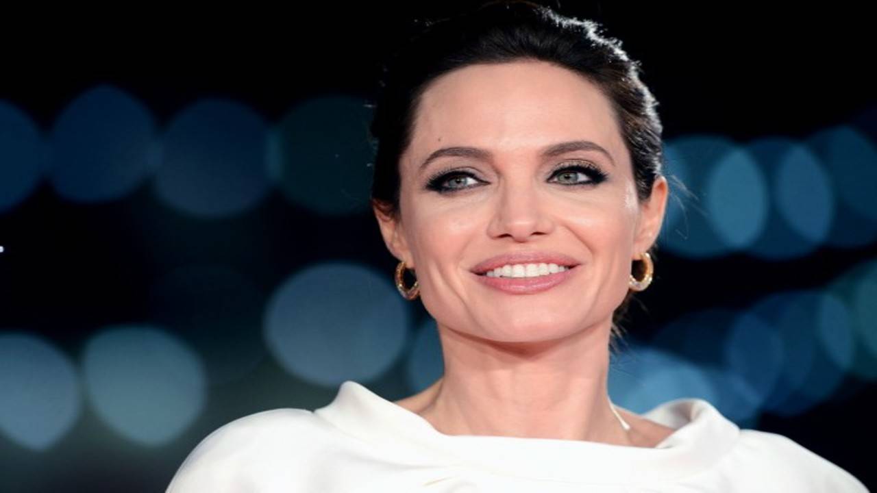 Angelina Jolie urges women to 'go for mammograms and blood tests