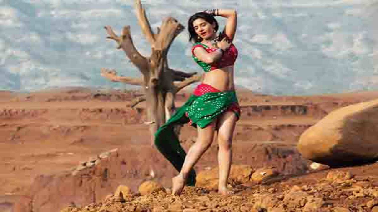 Debutante Neha Khan goes bold for adult Marathi film | Marathi Movie News -  Times of India