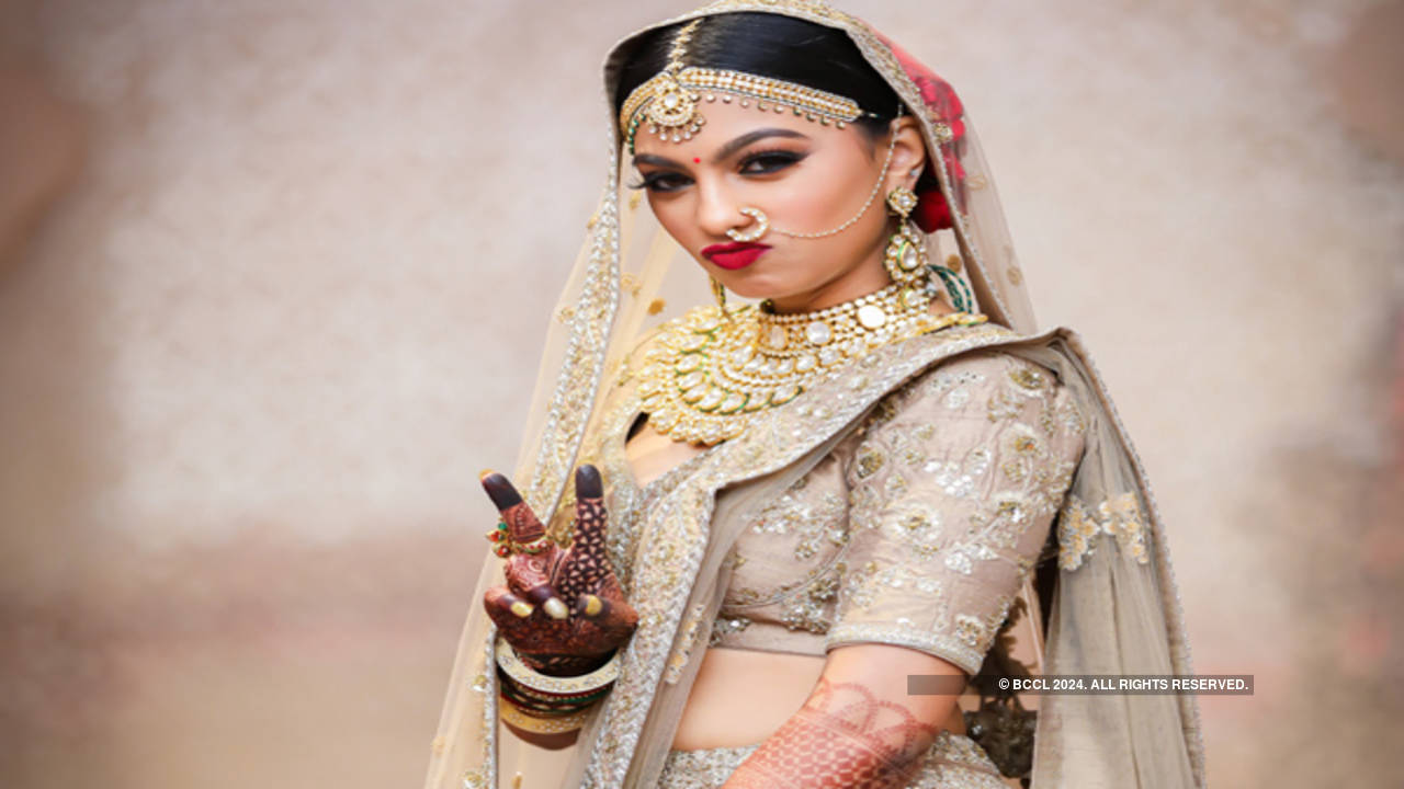 35+ Brides Who Wore Wedding Lehengas From Chandni Chowk & Looked Fabulous!  | WeddingBazaar