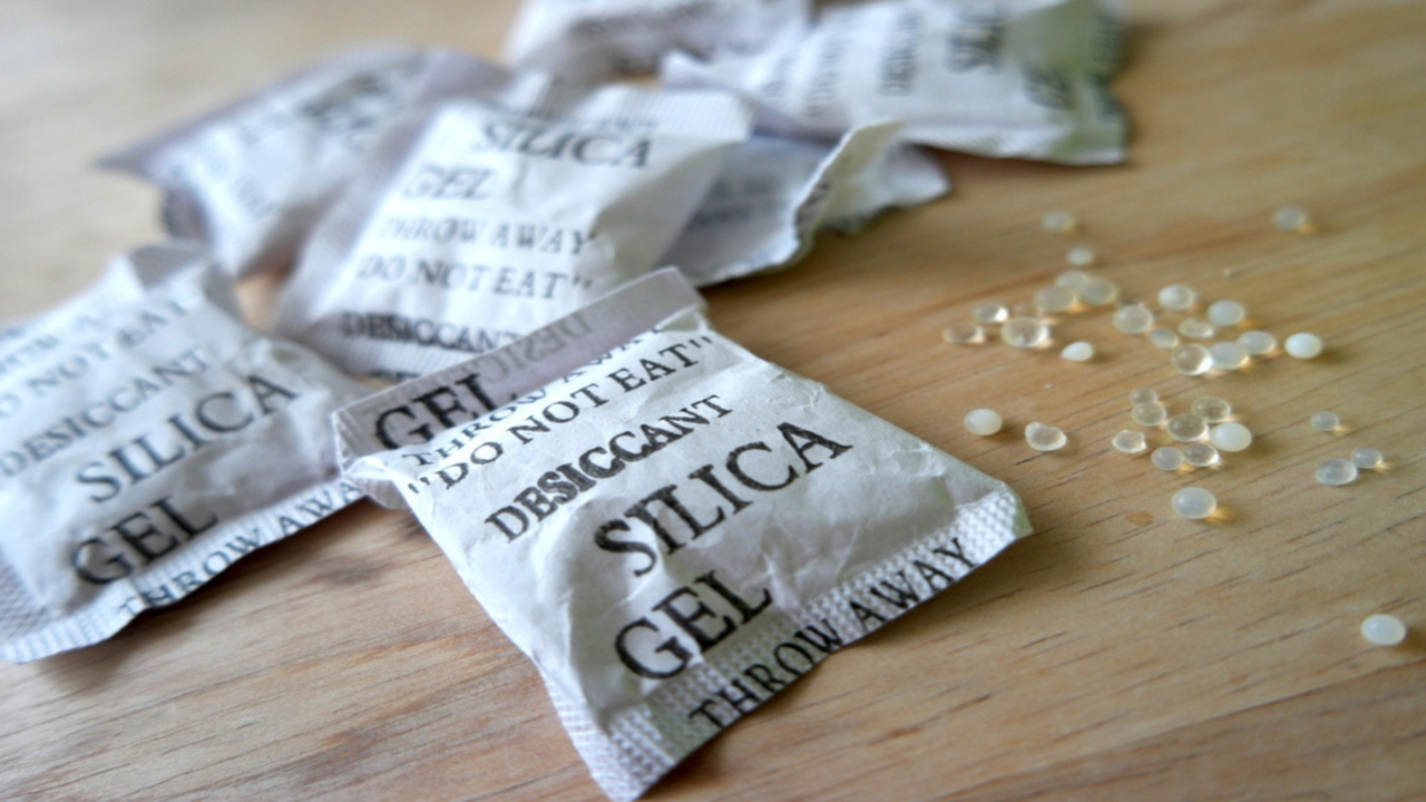 Making Very Shitty Silica Gel From Sand (and making disodium silicate) 